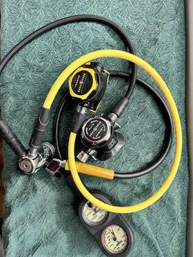 Rt129116 Apeks Lightly Used Apeks/aqualung Regulator Set