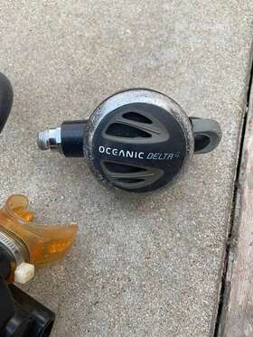123yes Oceanic Lot Of 2 Scubapro Regulator - One Delta 4 And Extra- For Parts Only